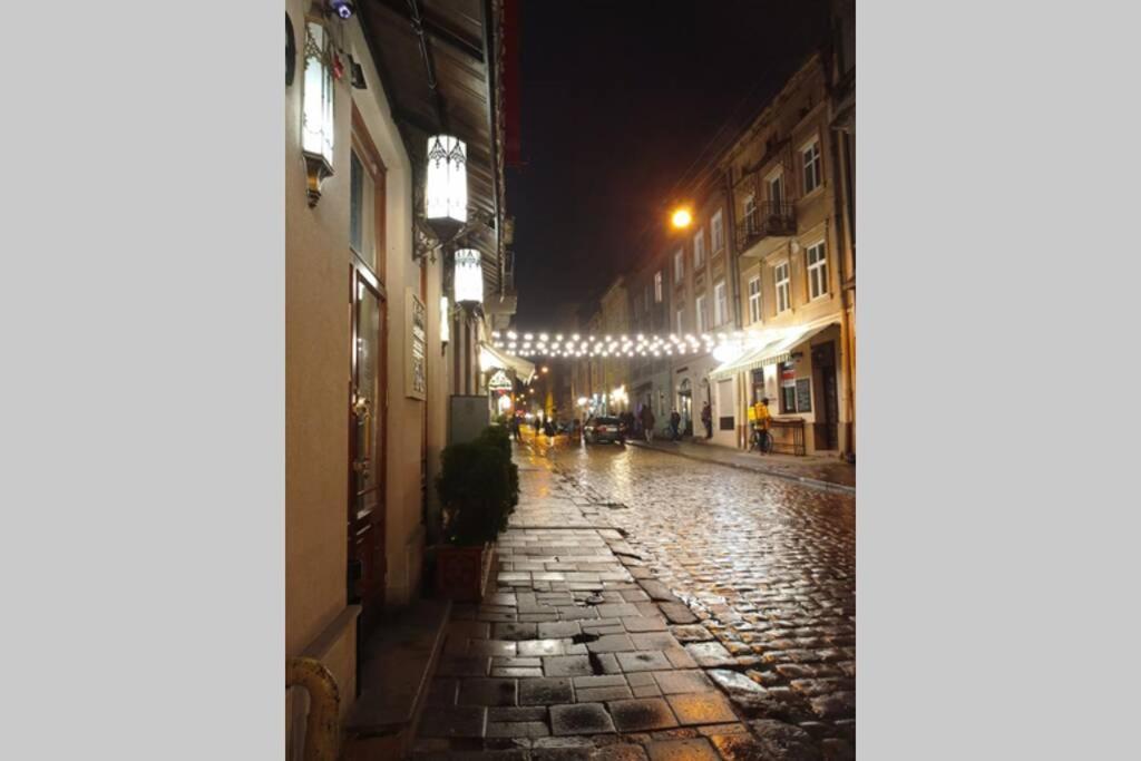 Двокімнатна Квартира В Центрі Львова. Lviv Luaran gambar